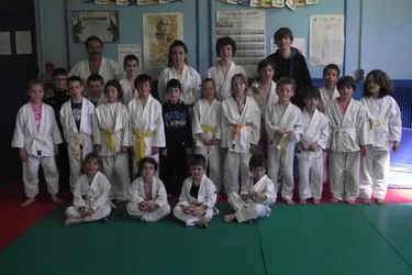 Entraînement collectif pour les judokas