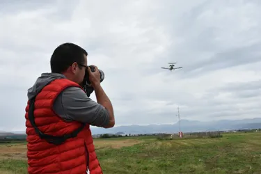 Pour les "spotters", les meetings comme Ailes et Volcans sont l'occasion de photographier des avions rares