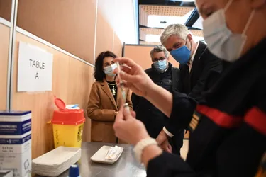 Le vaccinodrome de la Grande Halle d'Auvergne officiellement inauguré
