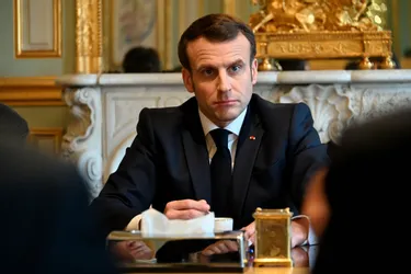 Emmanuel Macron salue "la force de l'engagement" de Michel Charasse
