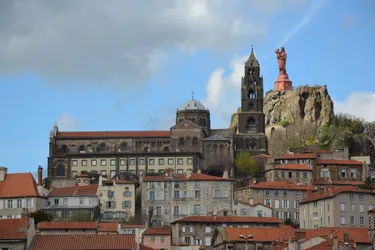 Monument préféré des Français : les stars affichent leur soutien à la cathédrale du Puy