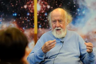 Invité à Clermont-Ferrand (Puy-de-Dôme), l'astrophysicien Hubert Reeves alerte : "L'Humanité est en danger"