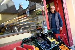 Oasis pour les personnes âgées, l'épicerie Germain est bonne pour le service, rue de Lyon, à Moulins (Allier)