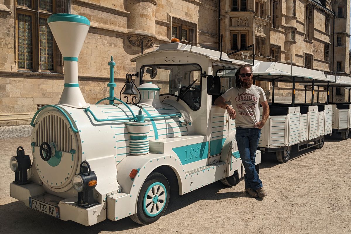 Le petit train touristique sillonne les rues de Nevers tout l’été - Le ...