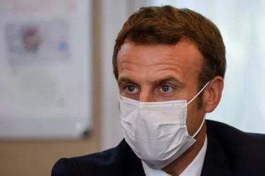Les mesures sanitaires pourraient être "renforcées" et "ciblées" dans les semaines à venir, selon Emmanuel Macron