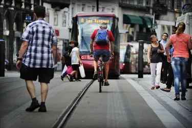 Verbalisation sur les voies du tramway : la colère des cyclistes à Clermont-Ferrand
