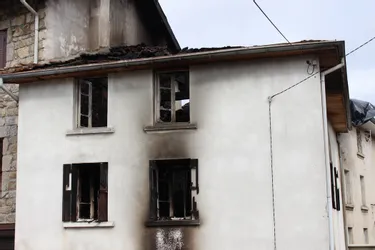 Puy-de-Dôme : deux personnes légèrement intoxiquées dans l'incendie de leur maison
