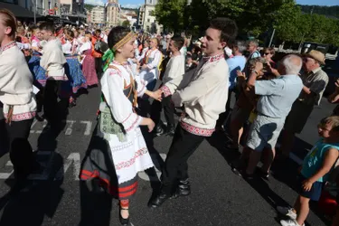 La parade d’Interfolk s’est déroulée mercredi en fin d’après-midi dans les rues du Puy-en-Velay