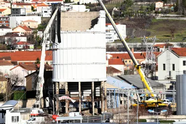 La tour aéroréfrigérante Michelin disparaît du paysage de Clermont-Ferrand