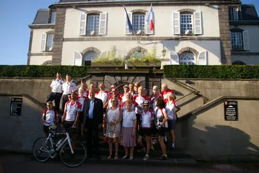 22 cyclistes chamaliérois fêtent les 35 ans du jumelage