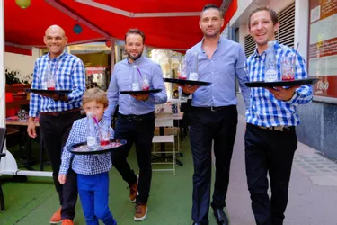 Ces serveurs qui représenteront Vichy lors de la course nationale de garçons de café