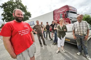 Les éleveurs ont bloqué un camion polonais