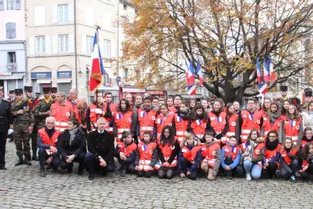 Le 11 Novembre au Puy en présence de la section de la Croix-Rouge du collège Lafayette