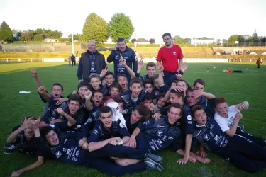 Les jeunes joueurs du FCAM sont champions du Cantal et montent en ligue