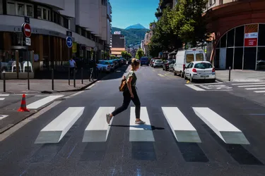 Un passage piéton 3D installé à Clermont-Ferrand, en test pendant deux ans