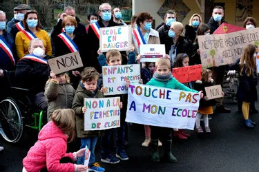 Carte scolaire : parents d'élèves, enseignants et élus s'opposent aux fermetures de classes sur l'Agglo Pays d'Issoire
