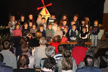 Les écoliers ont fêté Noël en chansons