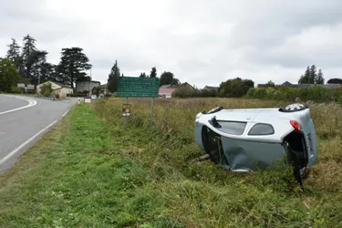 La conductrice transportée à l'hôpital après sa sortie de route en voiture à Saint-Gervais-d'Auvergne (Puy-de-Dôme)