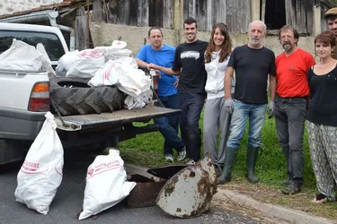 Sept bénévoles ont nettoyé la rivière pendant trois heures