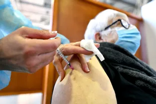Ils ont 80 ans, vivent en Corrèze : deux témoignages aux antipodes sur la campagne de vaccination