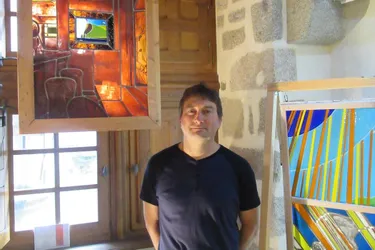 Thierry Guilloteau, verrier d’art installé dans le bourg de Vallière, expose à Felletin en décembre