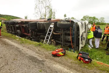 Haute-Loire : un chauffeur de camion blessé grave et coincé dans sa cabine