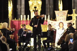 Hier à la cathédrale, les Violons de France ont interprété Antonio Vivaldi et Nicolo Paganini