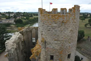 Quel été pour la forteresse médiévale de Bourbon-l'Archambault (Allier) ?
