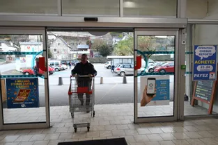 Des voleurs de cartes bancaires sévissent sur les parkings de supermarchés en Corrèze