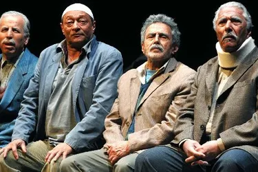Les immigrés mis en scène, hier, à Sémaphore dans la pièce de Nasser Djemaï, Les invisibles