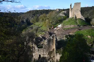 Qu'ont découvert les archéologues qui viennent de fouiller la forteresse de Crozant (Creuse) ?