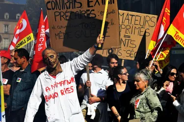 Entre 1.800 et 5.000 manifestants ont défilé hier, à Limoges, contre la politique du gouvernement