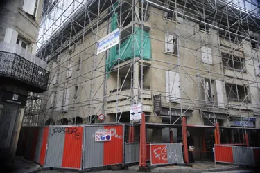 La réhabilitation d’un immeuble HLM incendié en 2013 a débuté à l’angle des rues Teyssier et Massénat