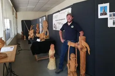 Exposition de sculptures sur bois et démonstration