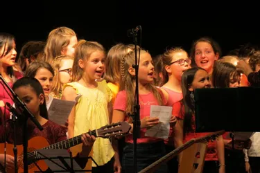 L’école de musique et les écoles primaires de la communauté de commune sur scène