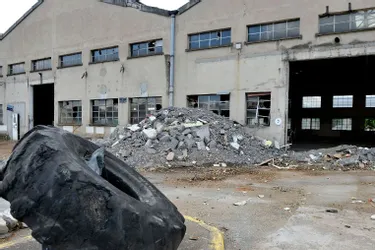 Début de démolition des bâtiments Michelin à l’angle des rues Gainsbourg et du Clos-Four
