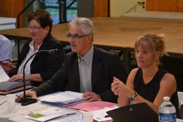 Les élus du Conseil communautaire d’Auzon réunis dernièrement, à la mairie de Sainte-Florine