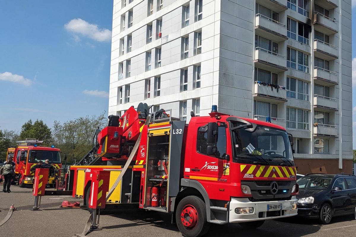 Les pompiers interviennent pour un feu dans une grande tour des Oriels à Dreux