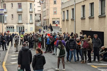 Réforme des retraites : blocage, débordements et une impressionnante manifestation au Puy-en-Velay (Vidéo)