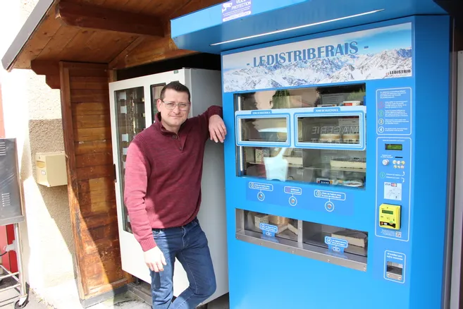 Le premier distributeur automatique de fromages d'Auvergne se trouve à  Issoire (Puy-de-Dôme)