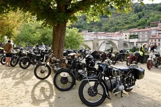 Le tour de France des motos anciennes s’est arrêté en Haute-Loire