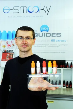 elfbar nachfüll pod läuft aus Pack Centaurus M200 Découverte, Kit Centaurus M200 Lost Vape et deux accus  Vape Power 18650 2500 mAh Le Petit Vapoteur main image 0