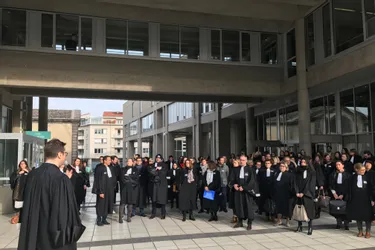 Les avocats du barreau de Clermont-Ferrand toujours aussi mobilisés, poursuivent la grève