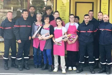 Des sacs à pain pour promouvoir le volontariat chez les pompiers