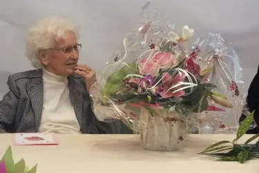 Marie Chabanon ouvre le bal pour fêter ses 104 ans