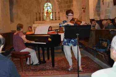 Violoniste et pianiste à l’église