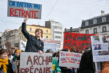 "Ce n'est pas le moment de lâcher" : la manifestation contre la réforme des retraites à Clermont-Ferrand en images