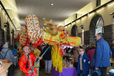 Le dragon du Nouvel An Chinois a défilé, hier, dans Riom