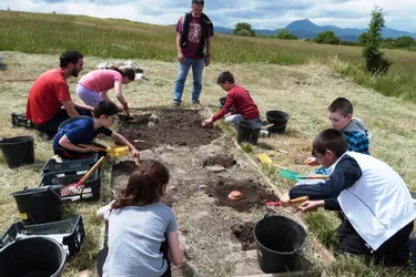 Écoliers et collégiens s’initient à l’archéologie