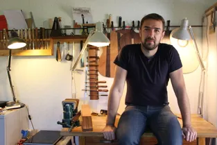 D'informaticien à luthier : Youri Soroka crée des guitares classiques "pour le frisson" à Orléat (Puy-de-Dôme)